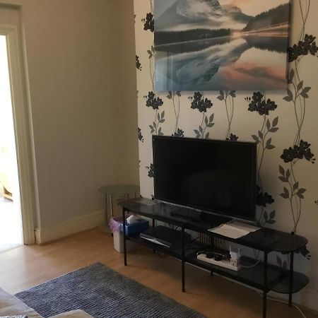Apartment With Shared Garden And Basic Equipments Плимът Екстериор снимка