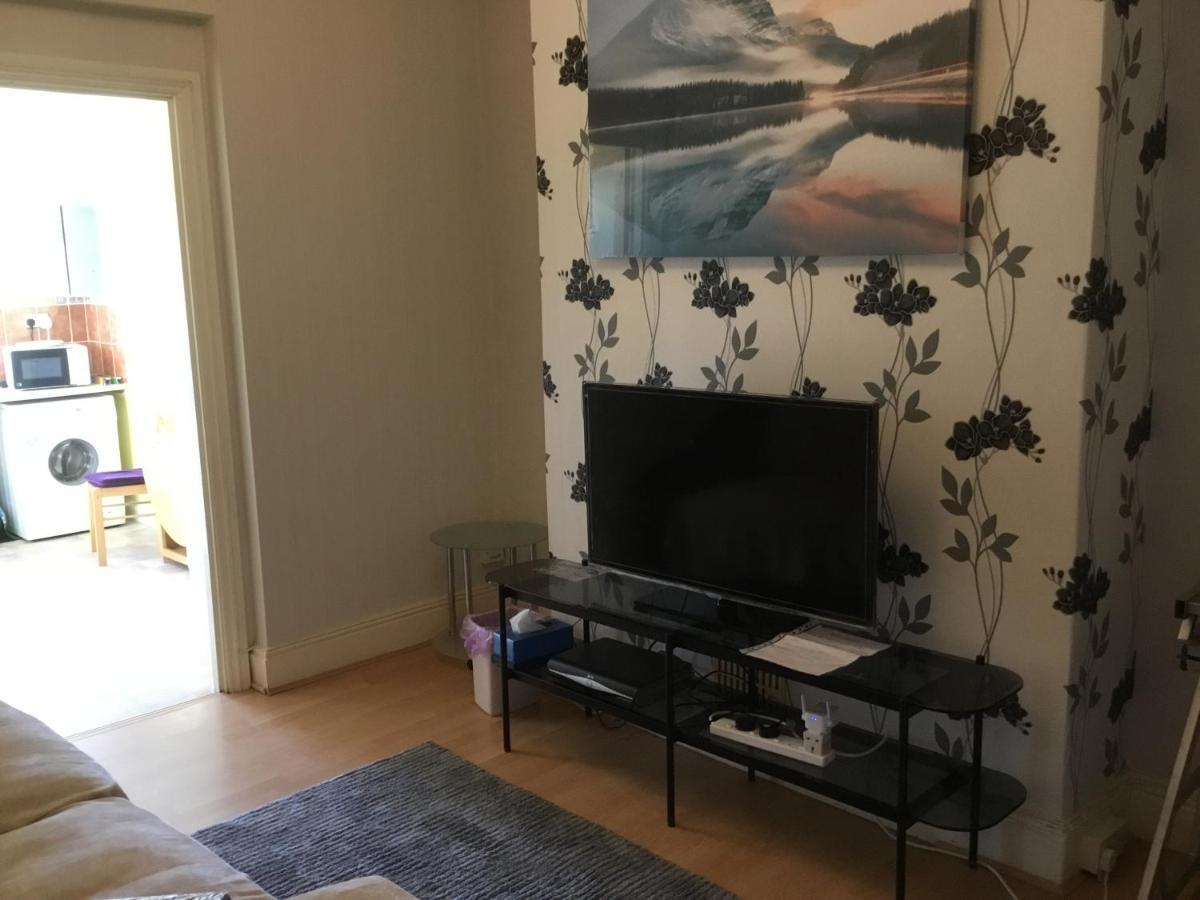 Apartment With Shared Garden And Basic Equipments Плимът Екстериор снимка